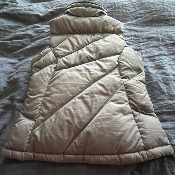 The North Face Women's Down Vest Size Medium - Picture 3 of 8